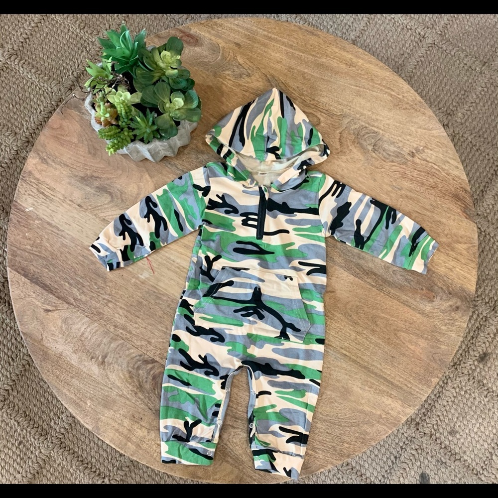 🌻PRICE DROP!🌻 Green Camo Hooded Onesie! 💚